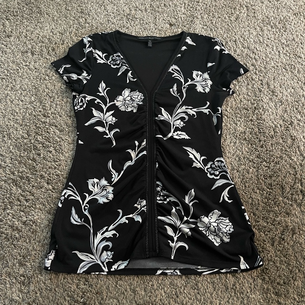 White House Black Market Short Sleeve Black/Gray/White Shirt - Size XS